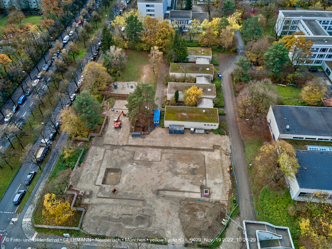 19.11.2022 - Luftbilder von der Baustelle an der Quiddestraße 'Haus für Kinder' in Neuperlach